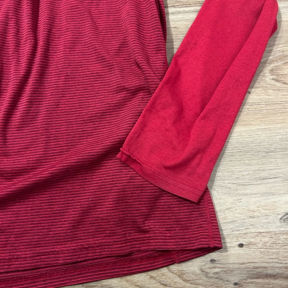 Nike Boys large Red Hooded Long Sleeve dri fit Shirt - Picture 4 of 9